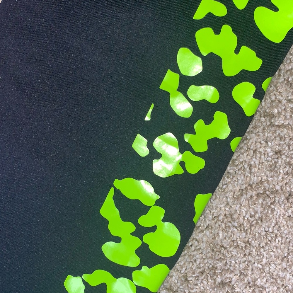 Noli Yoga Black Neon Lime Cheetah Leggings Size S - Picture 5 of 7